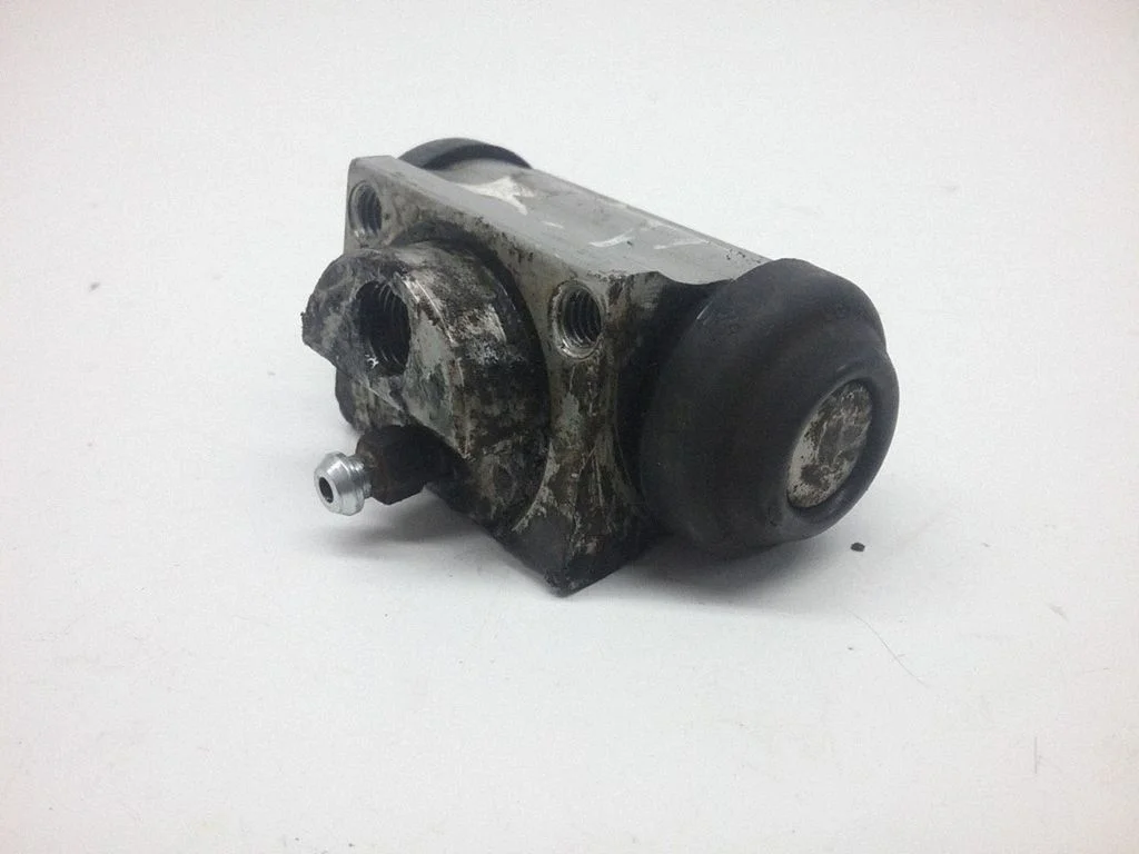 Master brake cylinder – Nissan Note (E11) (2006-2014)