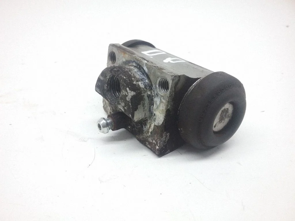 Master brake cylinder – Nissan Note (E11) (2006-2014)