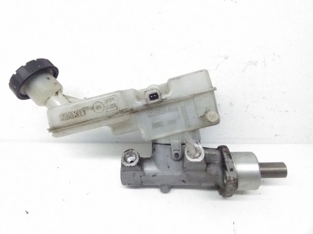Master brake cylinder – Nissan Note (E11) (2006-2014)