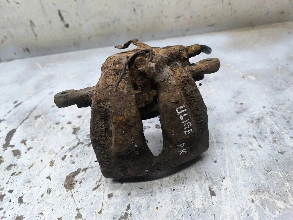 Front brake caliper – left