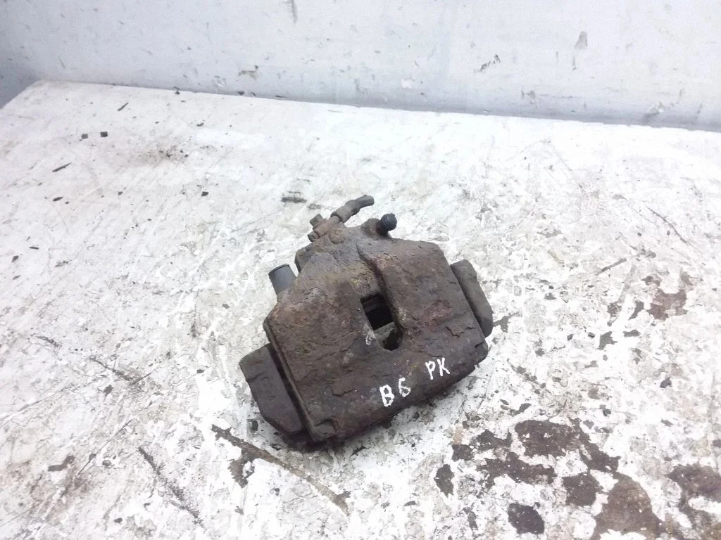 Front brake caliper – left