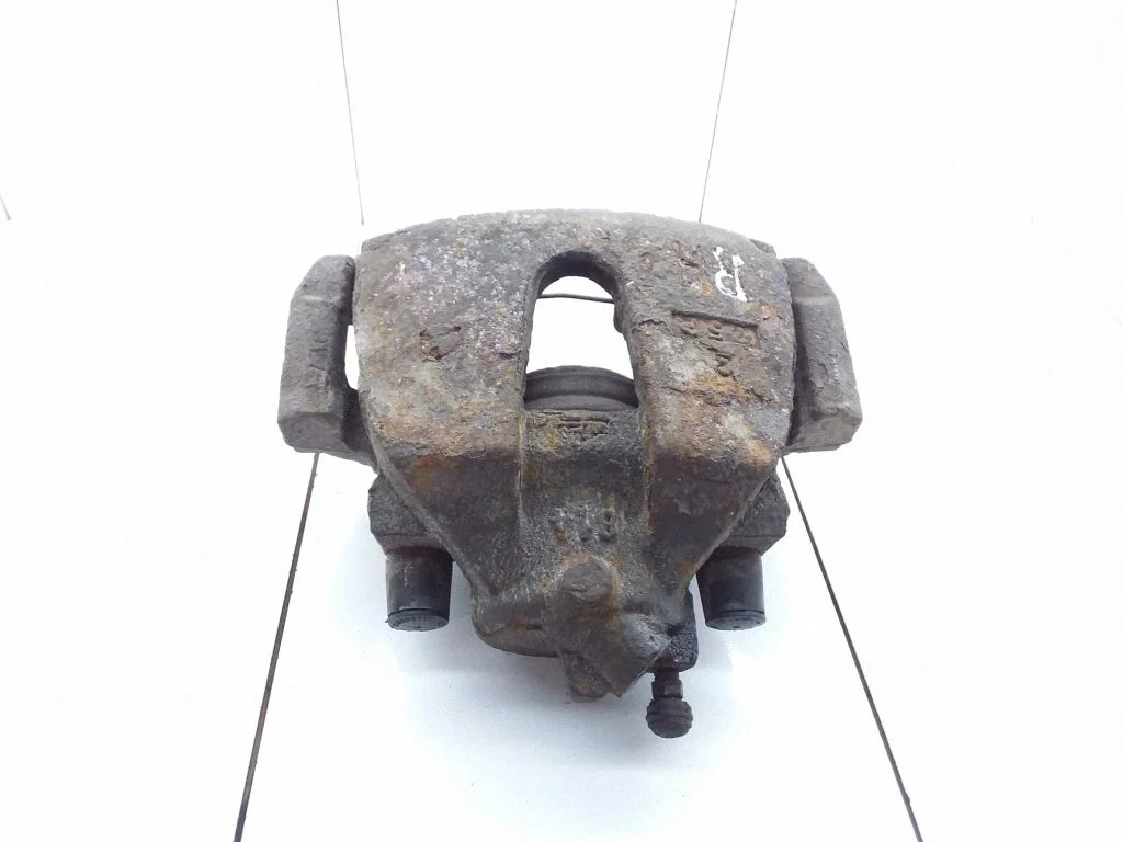 Front brake caliper 11819000671