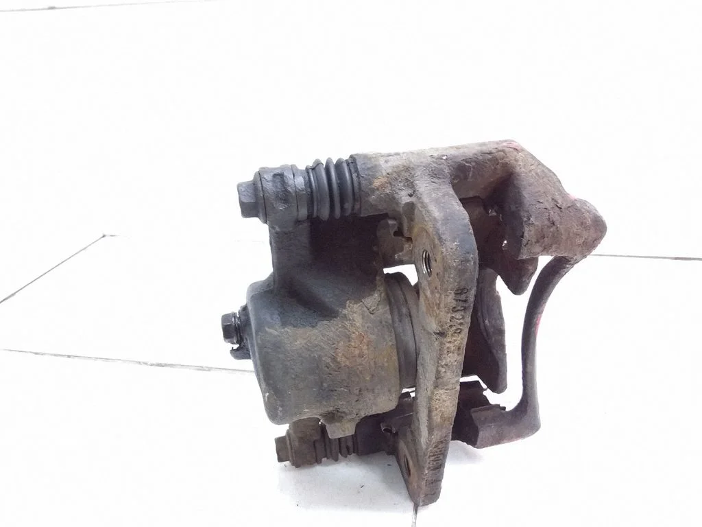 Front brake caliper – Honda Accord (1994-1998)