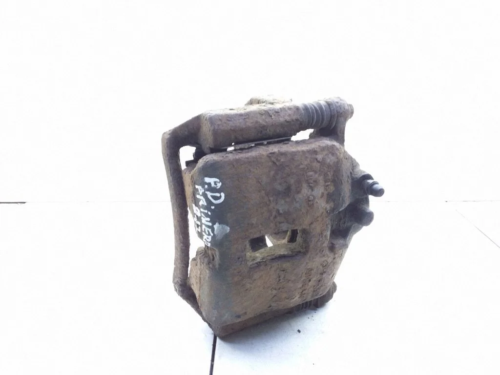 Front brake caliper – front right