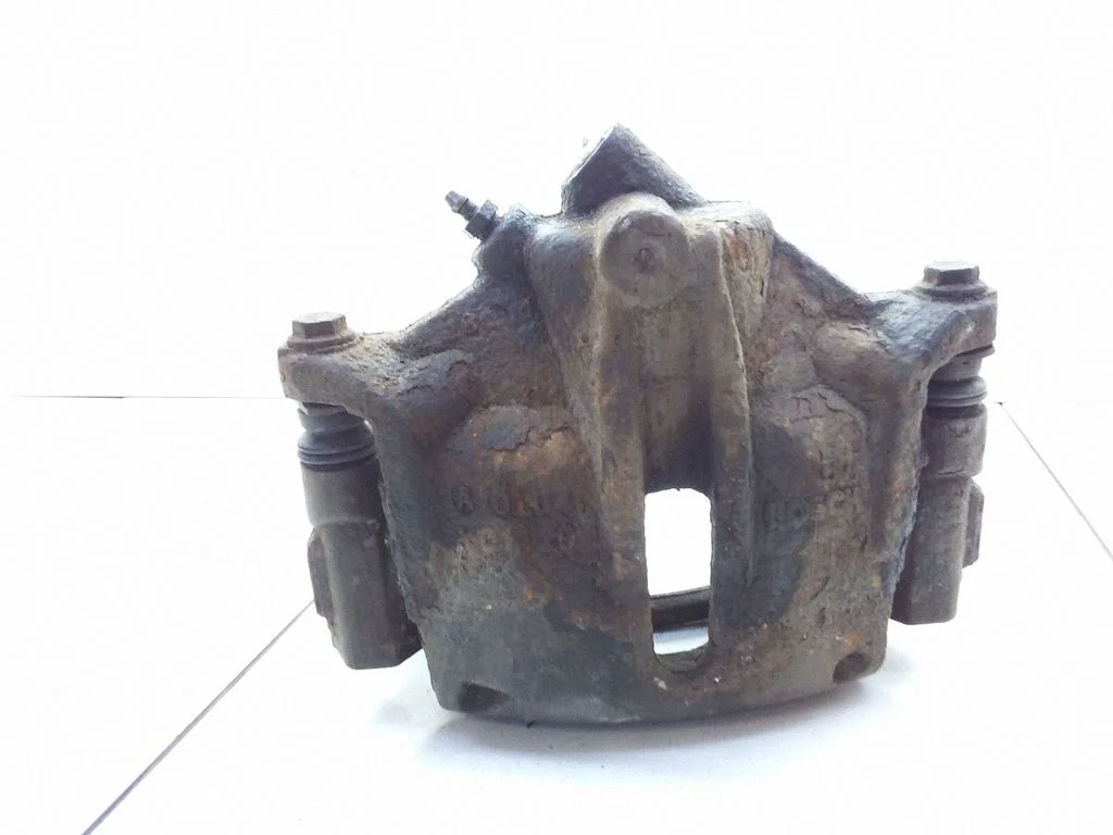 Front brake caliper – front right