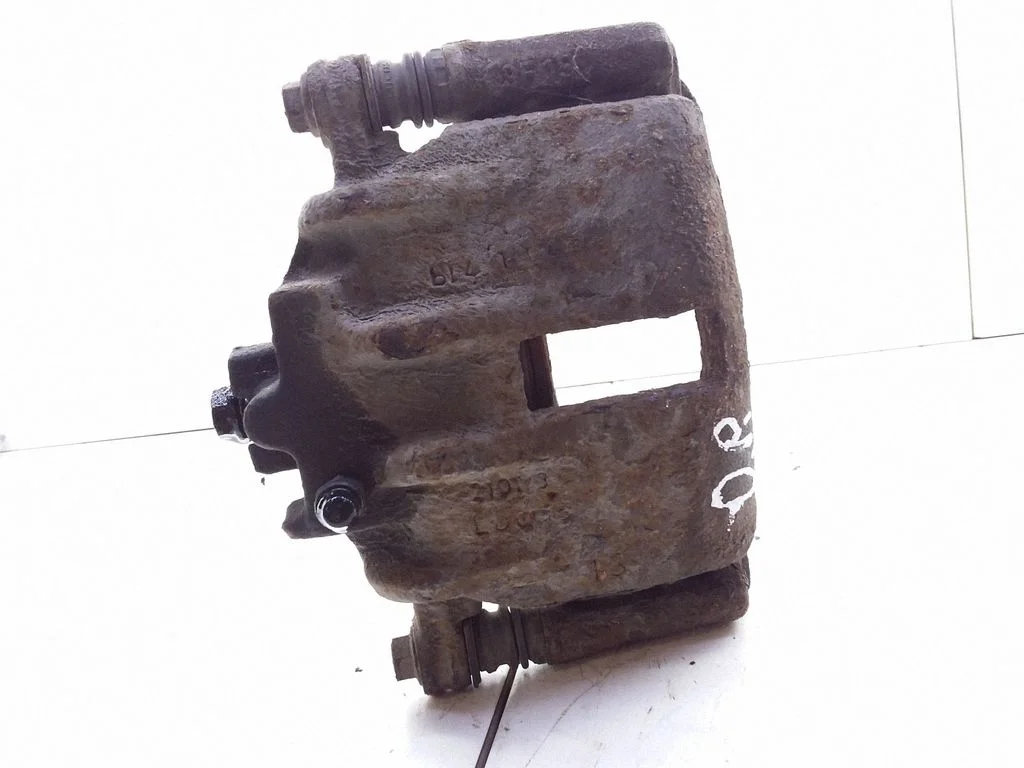 Front brake caliper – front right