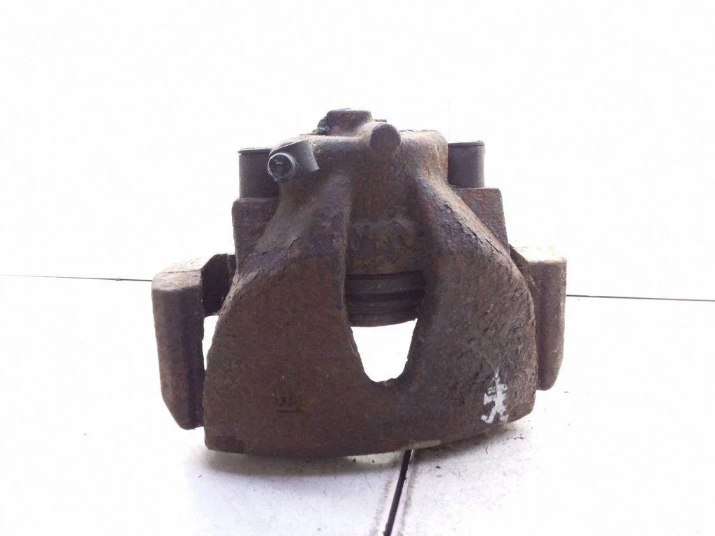 Front brake caliper – front right