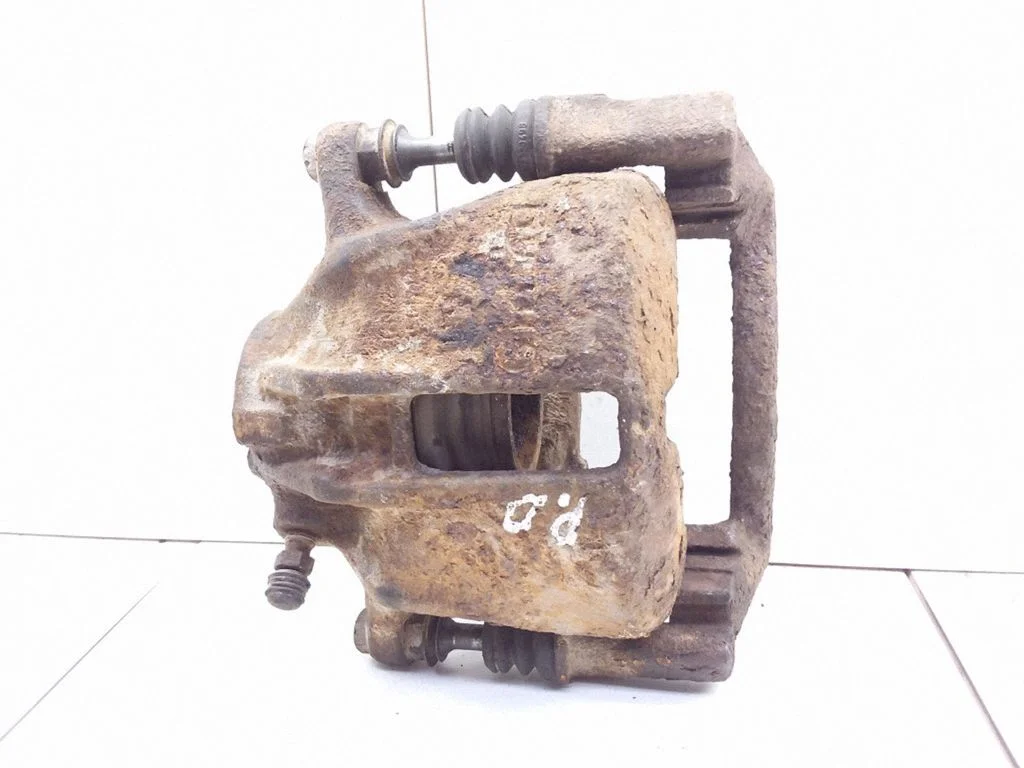Front brake caliper – right