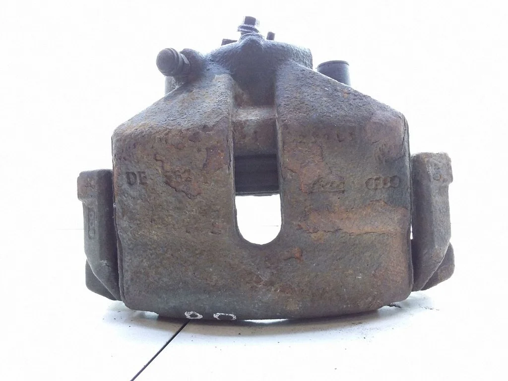 Front brake caliper – front right