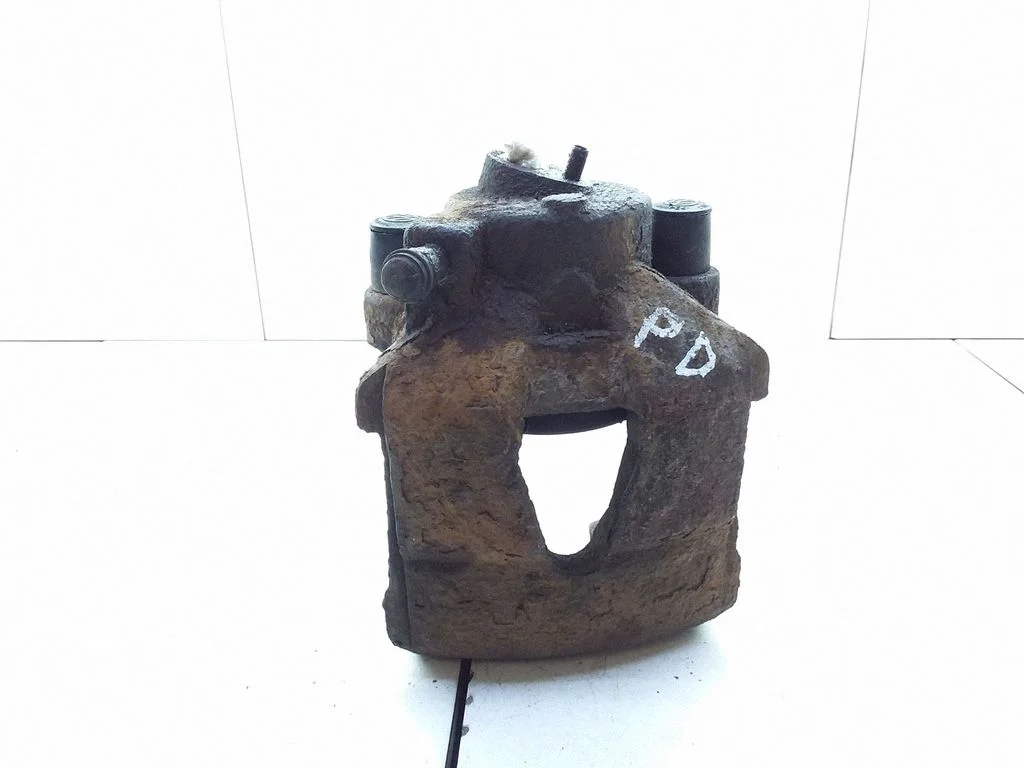 Front brake caliper – front right