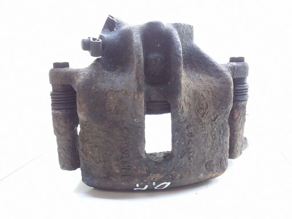 Front brake caliper – right
