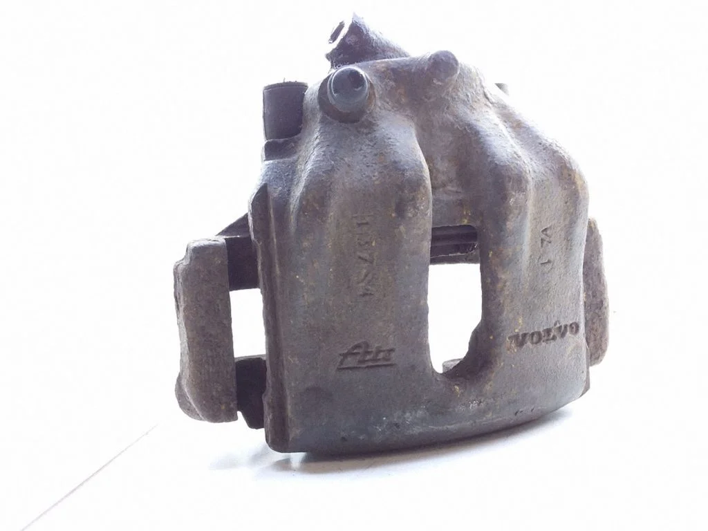 Front brake caliper – right