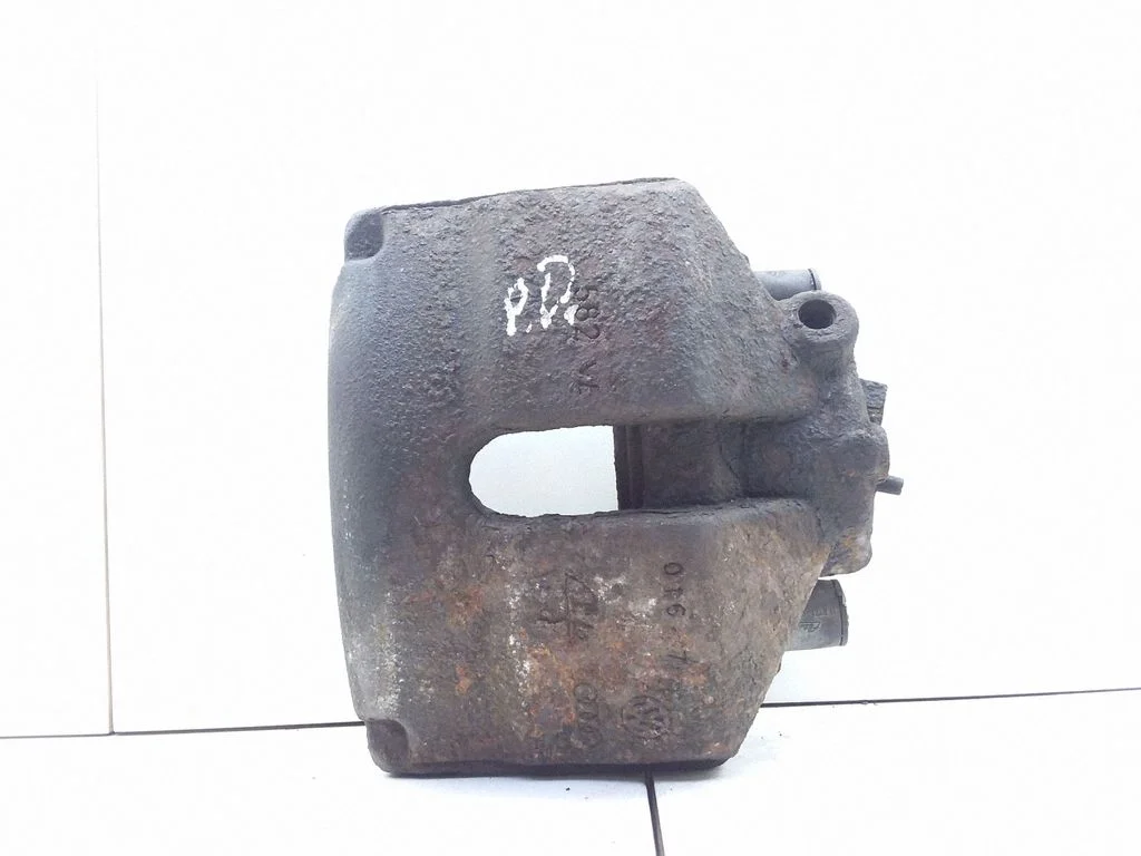 Front brake caliper – front right