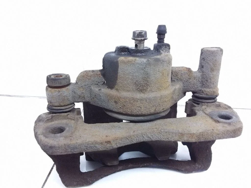 Front brake caliper – right