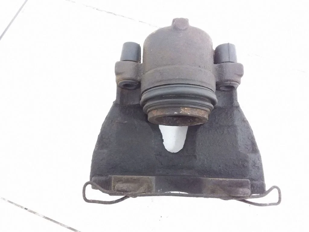 Front brake caliper – right