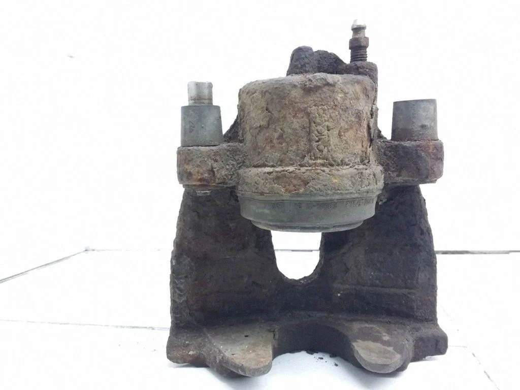 Front brake caliper – right