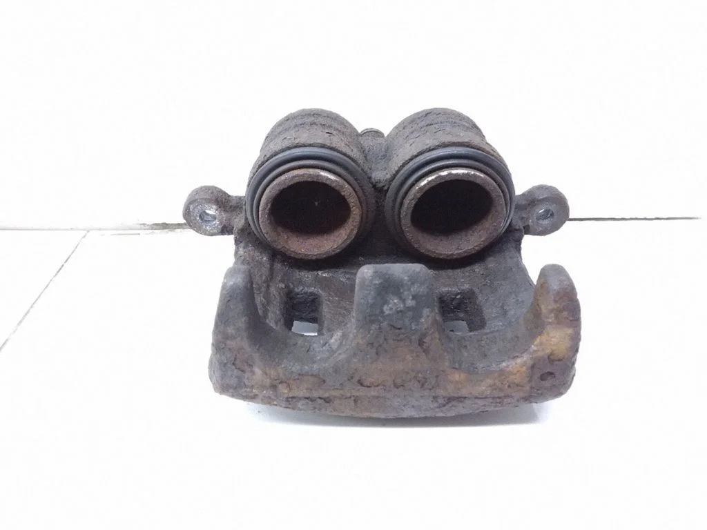 Zacisk hamulcowy przedni – Subaru Outback (2007-2009)