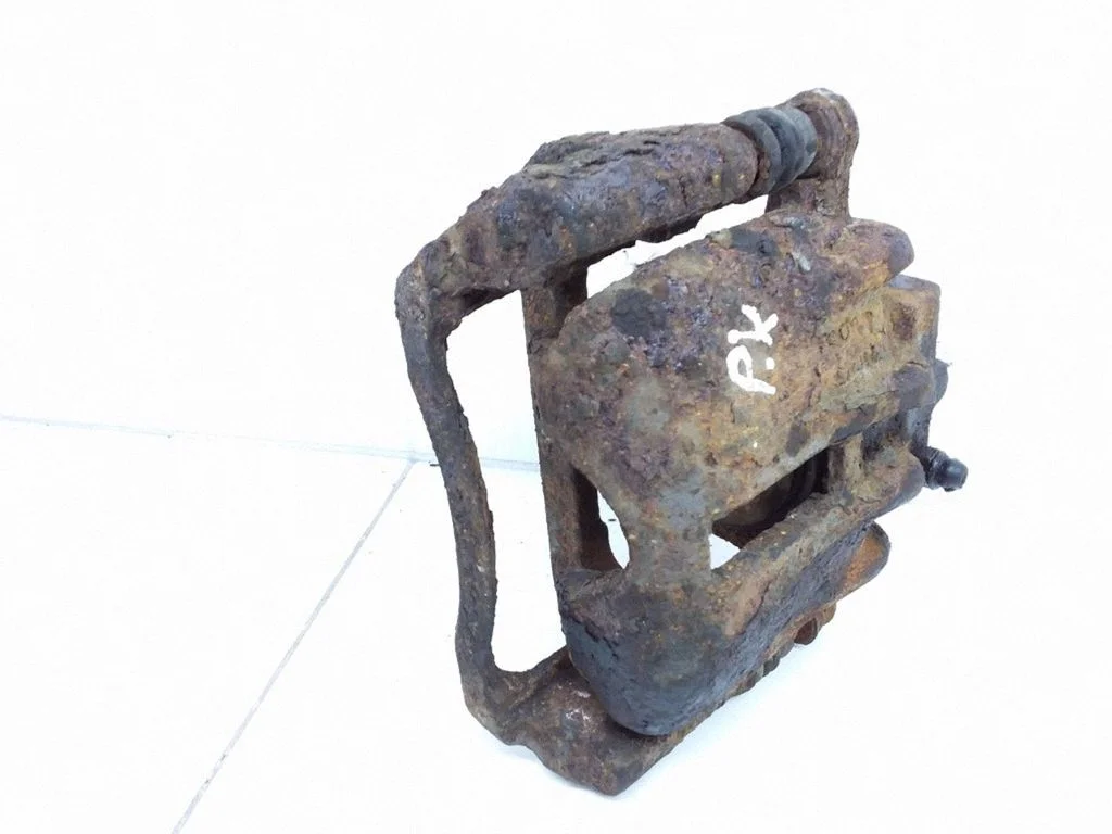Front brake caliper – left