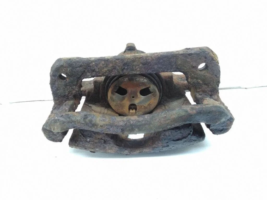 Front brake caliper – right