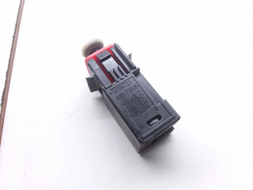 Brake pedal sensor switch 13299721