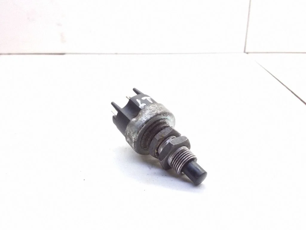 Bremžu pedāļa sensors – Volkswagen Polo III 6N 6N2 6NF (1995-2001)