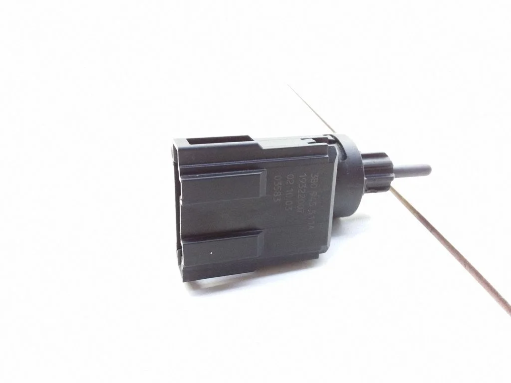 Brake pedal sensor switch – Volkswagen Touran I (2003-2010)