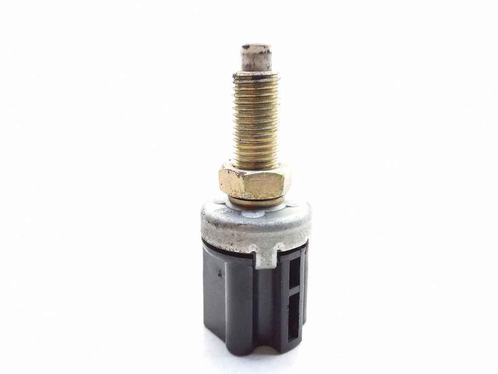 Brake pedal sensor switch – Toyota Avensis T220 (2000-2003)