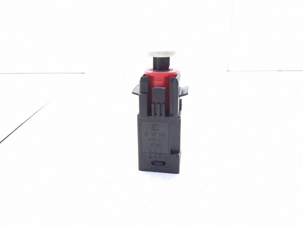 Brake pedal sensor switch – Saab 9-3 Ver2 (2003-2007)