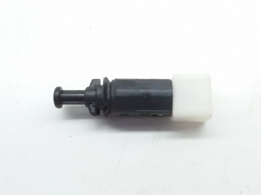 Brake pedal sensor switch – Renault Laguna I (1994-2000)