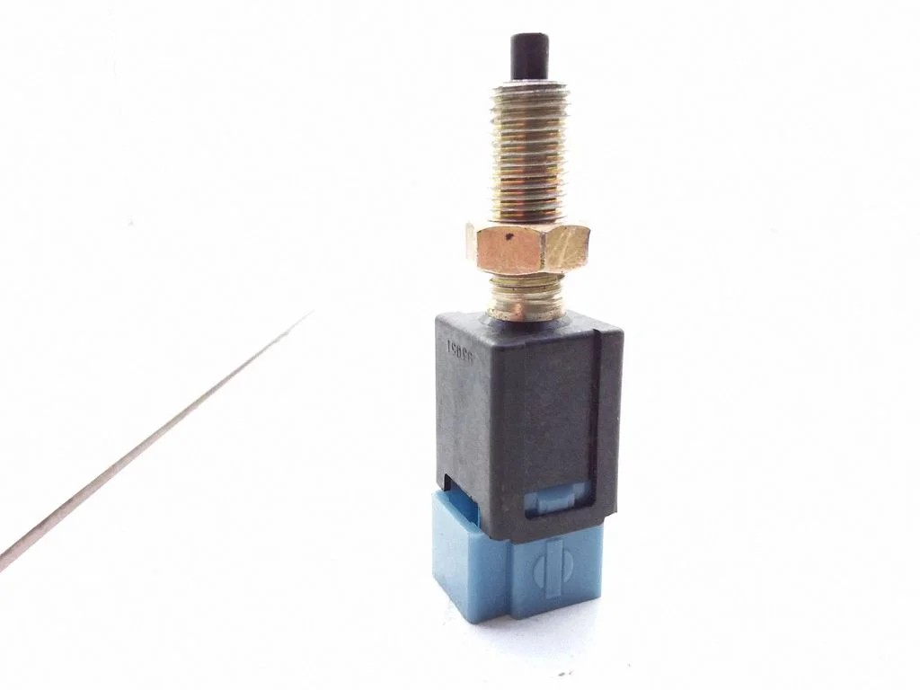 Brake pedal sensor switch – Nissan Almera (1995-2000)