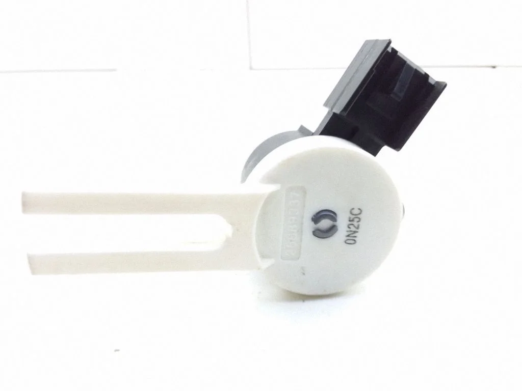 Brake pedal sensor switch 25889337