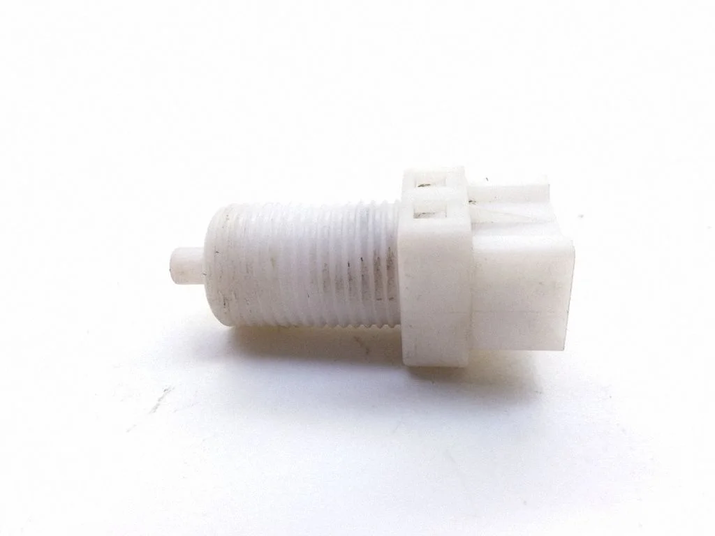 Brake pedal sensor switch – Renault Laguna I (1994-2000)