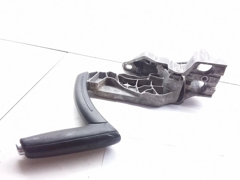 Handbrake/parking brake lever assembly – Audi A3 S3 8P (2003-2012)