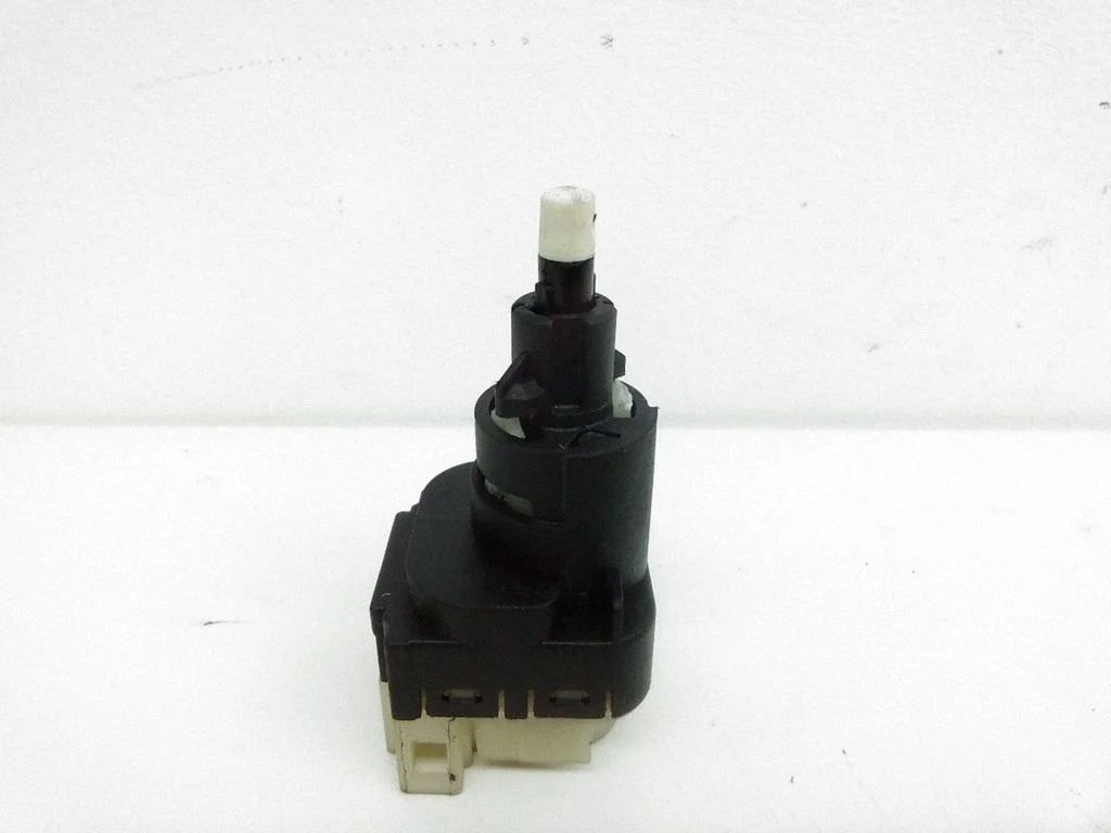 Brake pedal sensor switch – Volkswagen Touran I (2003-2010)