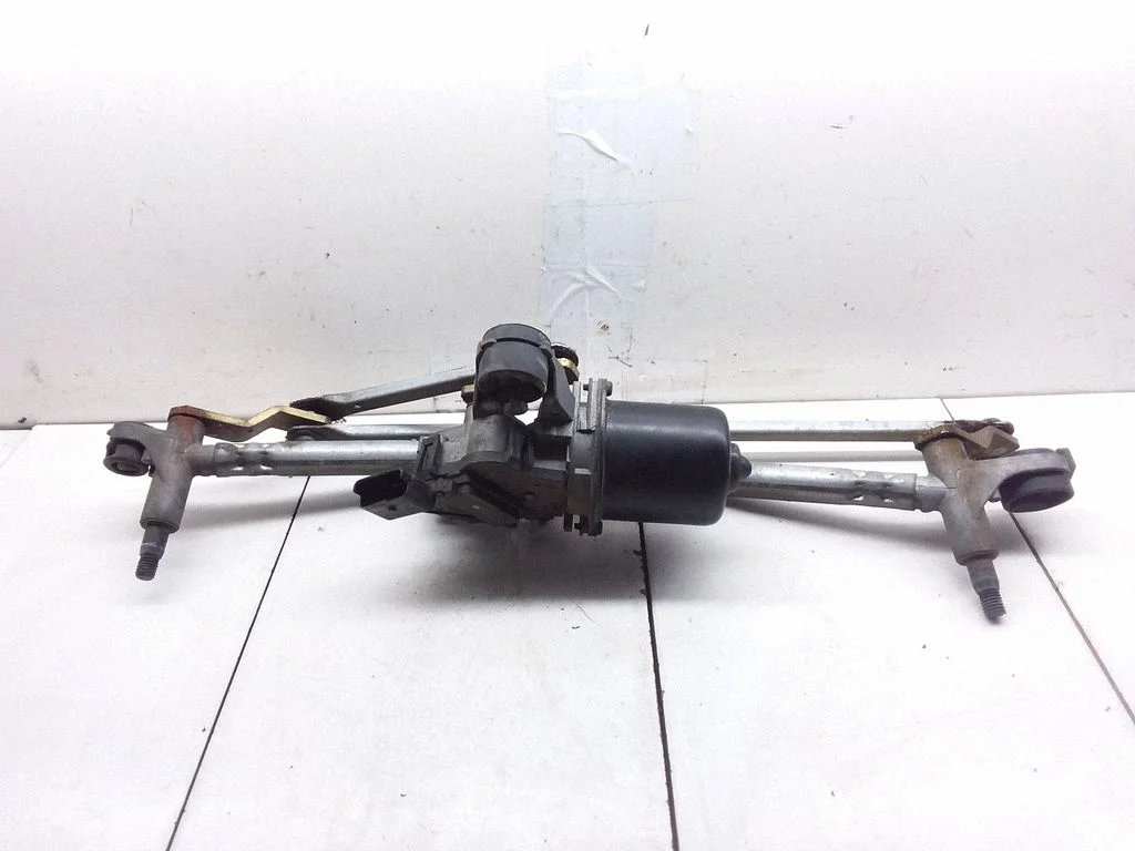 Front wiper linkage and motor
