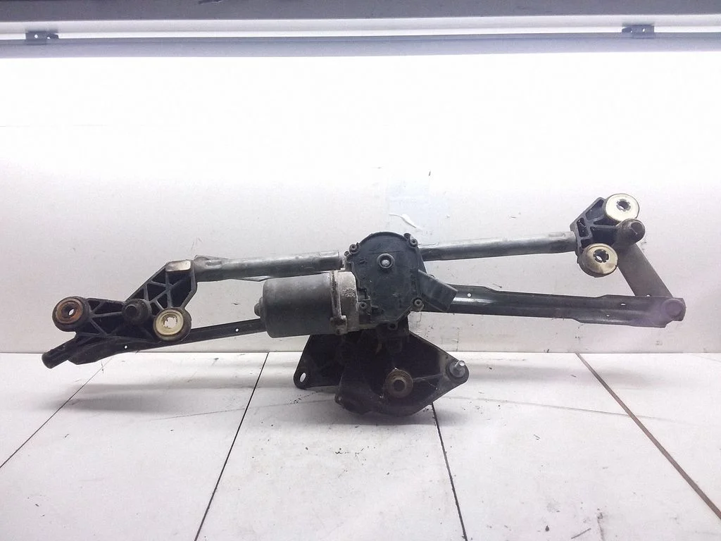 Front wiper linkage and motor – Chrysler Voyager (2004-2007)