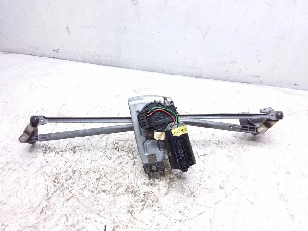 Front wiper linkage and motor – Audi 100 S4 C4 (1990-1995)