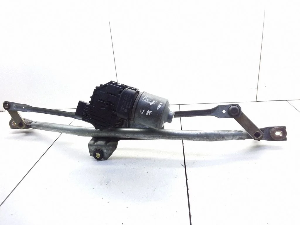 Front wiper linkage and motor – Volkswagen Passat B5.5 (2001-2005)