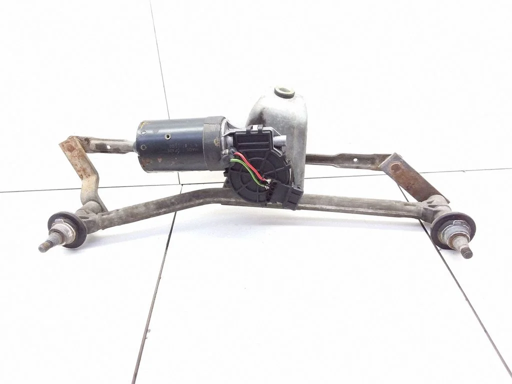 Front wiper linkage and motor