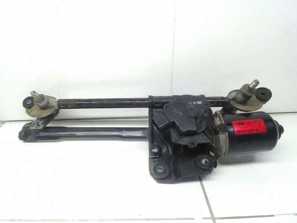 Front wiper linkage and motor 981101C910