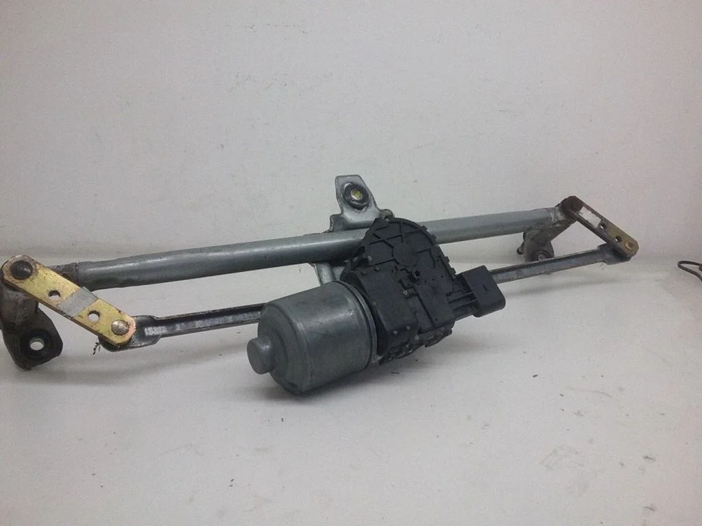 Mechanizm wycieraczek z silniczkiem 1J2955113B