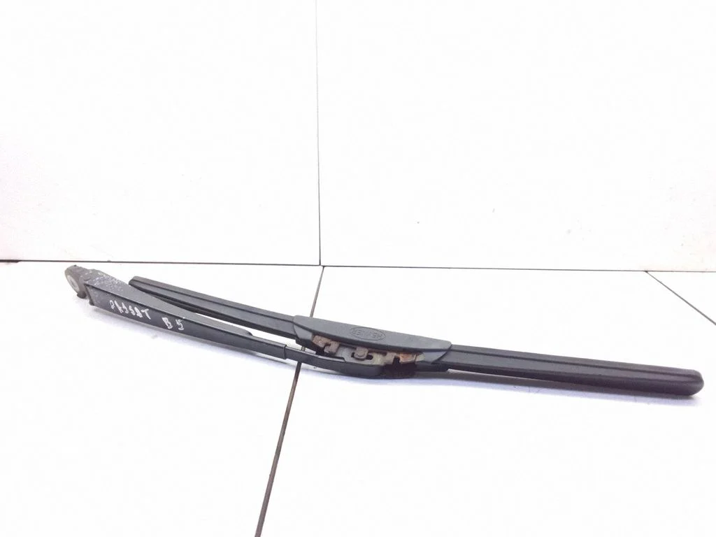 Rear wiper blade arm – Volkswagen Passat B5 (1997-2000)