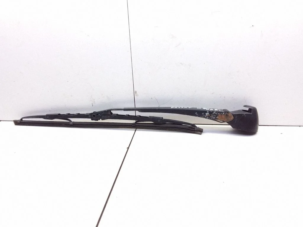 Rear wiper blade arm – Volkswagen Passat B5 (1997-2000)