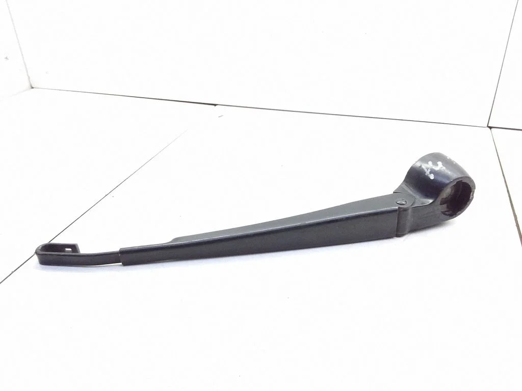 Rear wiper blade arm