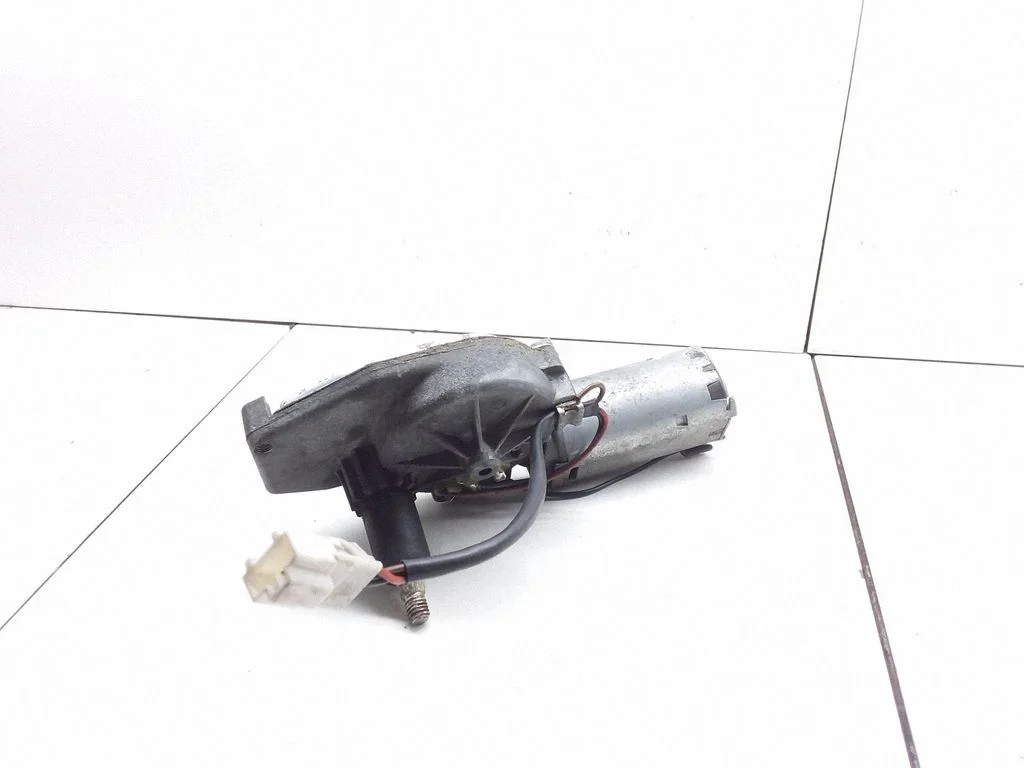 Aizmugurējā stikla tīrītāja motoriņš – Nissan Almera N16 (2000-2010)