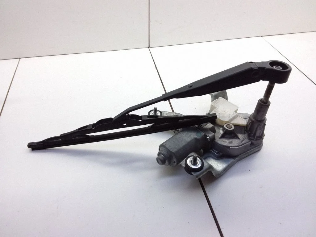 Aizmugurējā stikla tīrītāja motoriņš 05116146AD