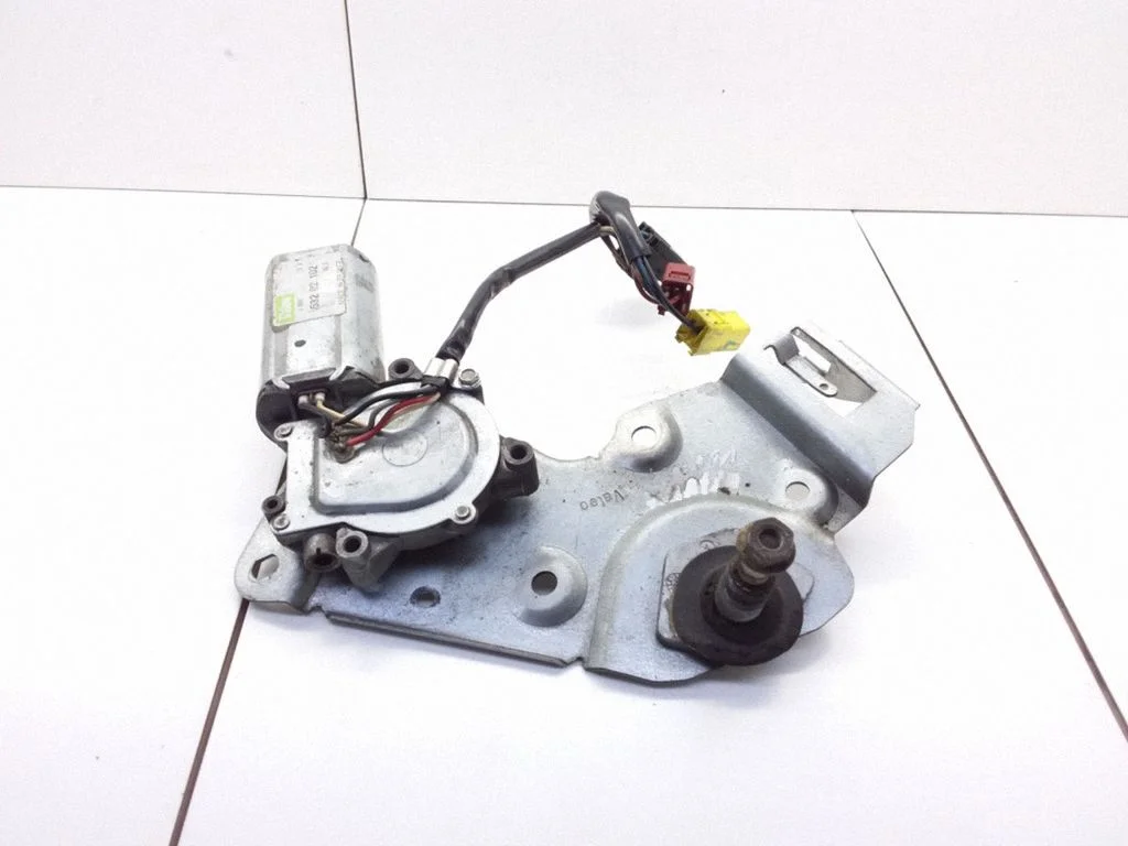 Aizmugurējā stikla tīrītāja motoriņš 53202102