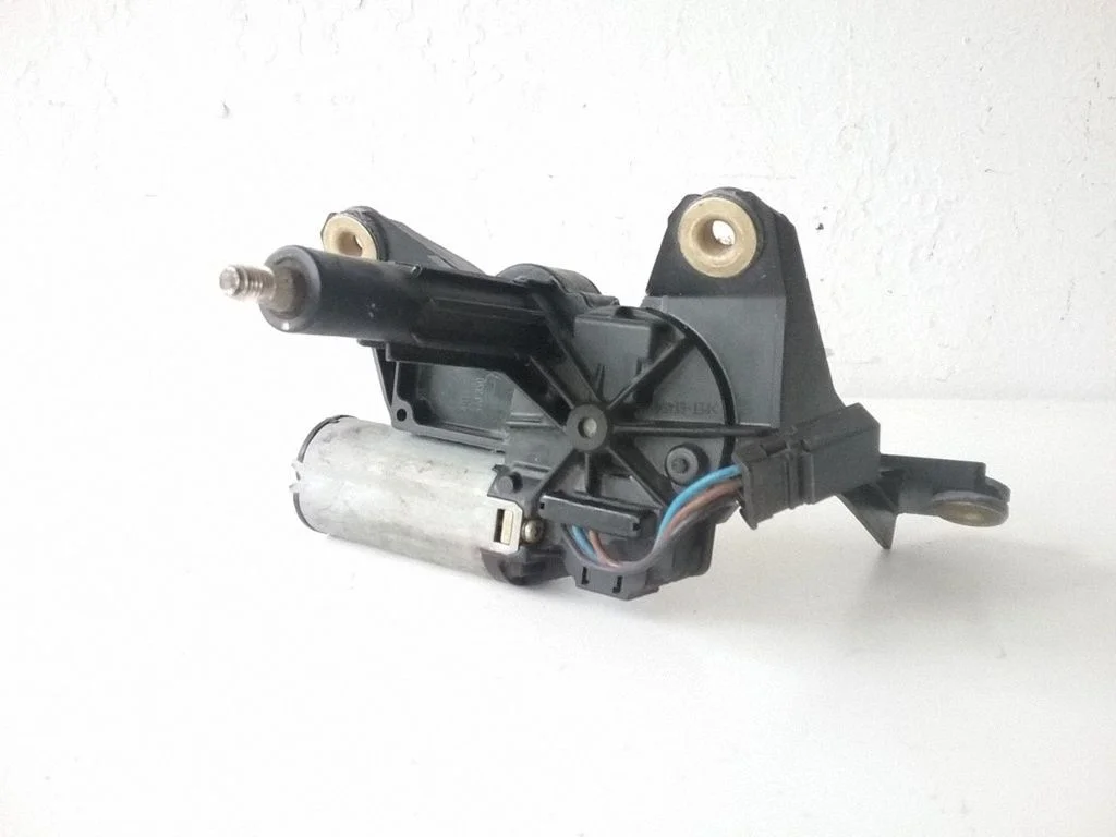 Aizmugurējā stikla tīrītāja motoriņš 90559440