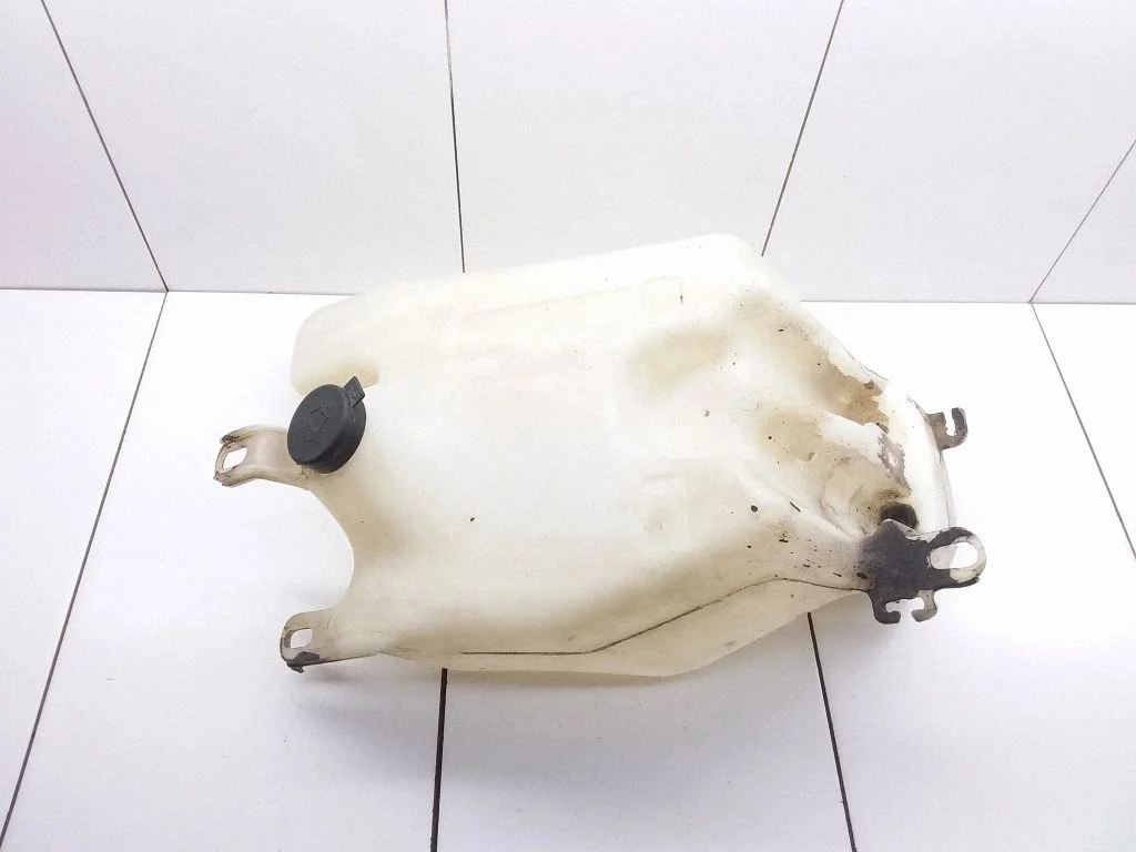Zbiorniczek spryskiwacza B805