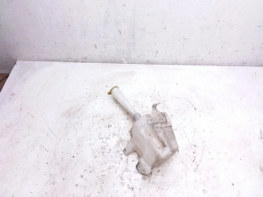 Windshield washer fluid reservoir/tank – Nissan Almera N16 (2000-2010)